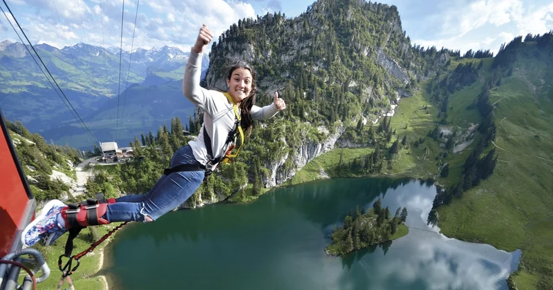 Ab Interlaken: Bungee-Sprung am Stockhorn